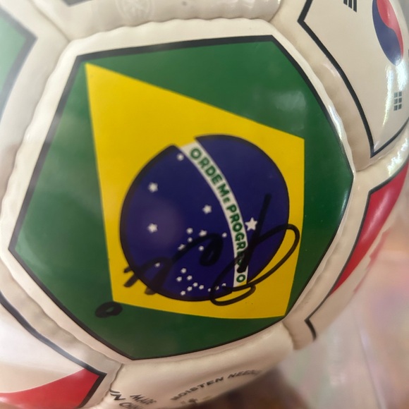 Pele soccer ball signed, I got it 20 years ago in an sport auction, never used - Picture 2 of 4